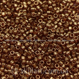 Бисер DB-115 Miyuki Delica Beads 11/0 (прозрачный, сиреневая основа с темнозолотым напылением)